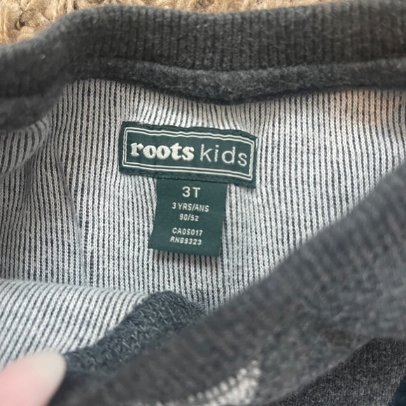 Roots sweatshirt - Picture 2 of 3